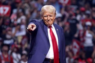 Usínání, ztrácení se i obezita. Noviny popsaly Trumpovo stárnutí - Médium.cz